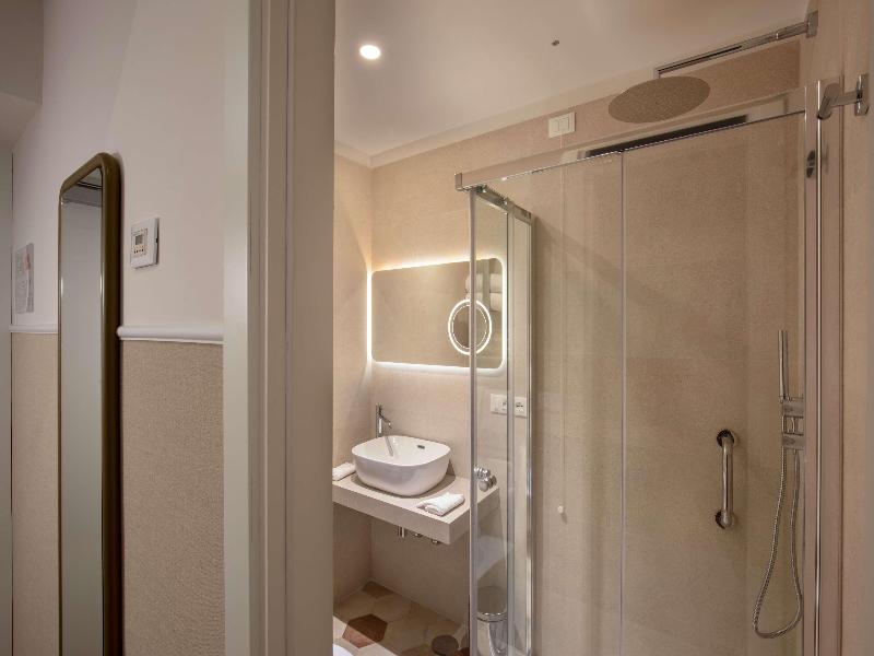 Cosmopolita Hotel Rome, Tapestry Collection by Hil image