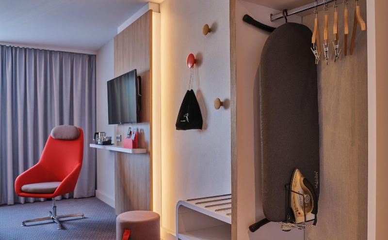 Holiday Inn Express Cologne Muelheim image
