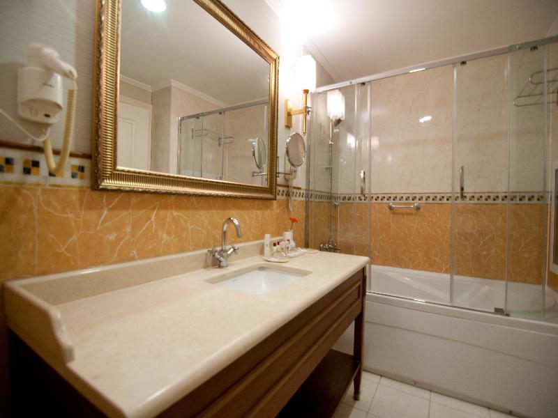 Taksim Metropark Hotel image