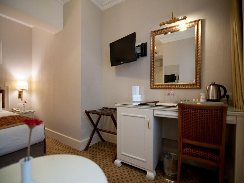 Taksim Metropark Hotel image