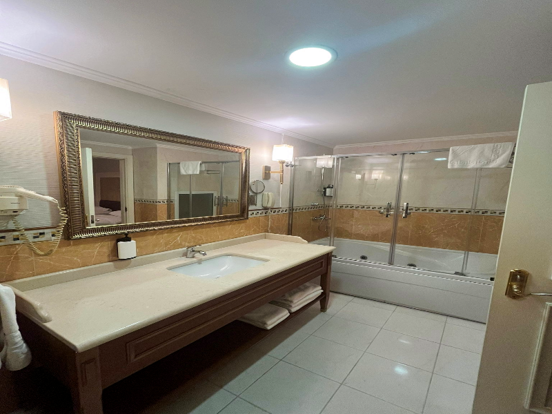 Taksim Metropark Hotel image