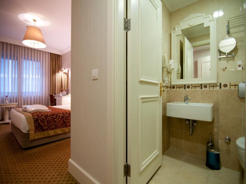 Taksim Metropark Hotel image