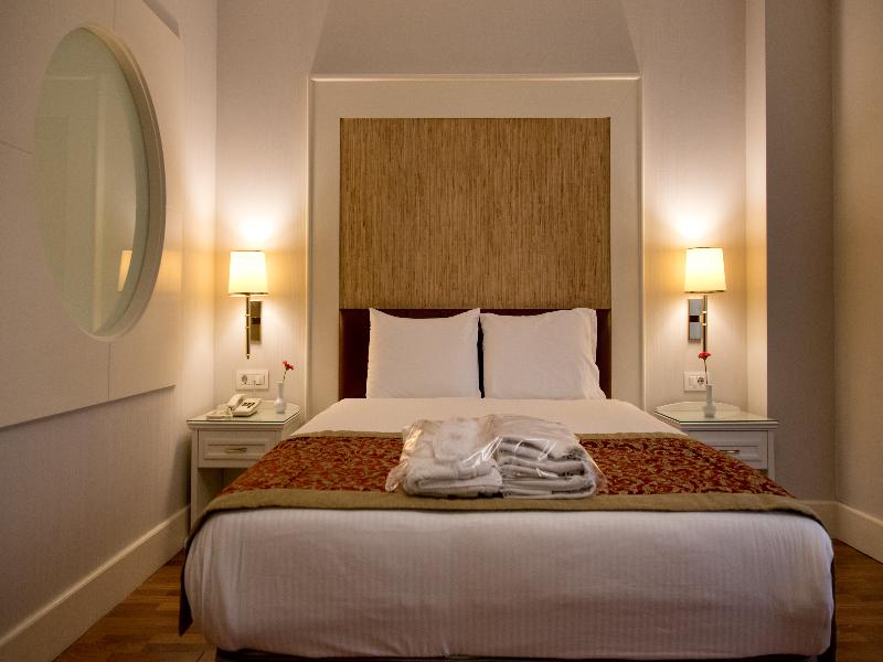 Taksim Metropark Hotel image