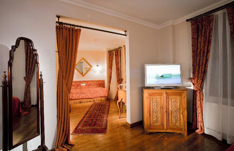 Hotel Sari Konak