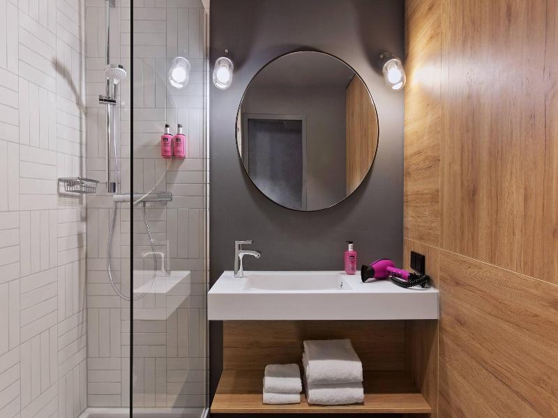 Moxy Berlin Humboldthain Park image