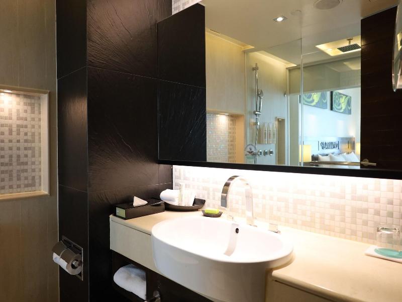 Le Meridien Phuket Beach Resort image