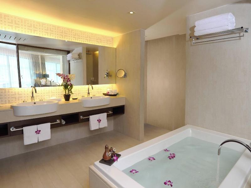 Le Meridien Phuket Beach Resort image