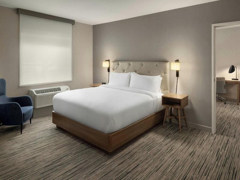 Four Points by Sheraton Downtown Seattle Center image