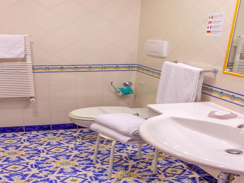 Grand Hotel Hermitage image