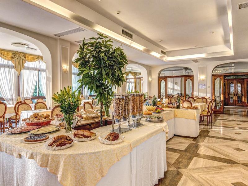 Grand Hotel Hermitage image