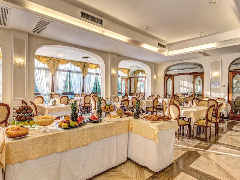 Grand Hotel Hermitage image