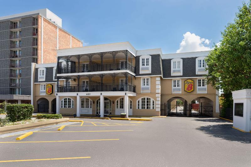 Super 8 by Wyndham New Orleans image