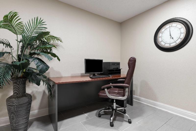 Super 8 by Wyndham New Orleans image