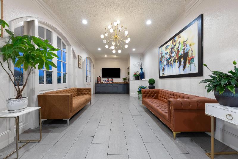 Super 8 by Wyndham New Orleans image
