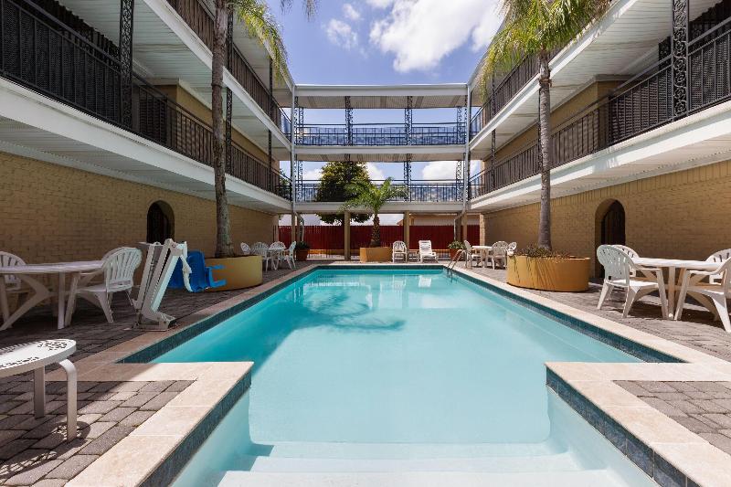 Super 8 by Wyndham New Orleans image