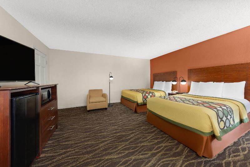 Super 8 by Wyndham New Orleans image