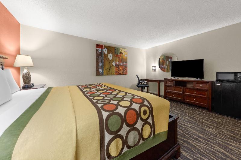 Super 8 by Wyndham New Orleans image