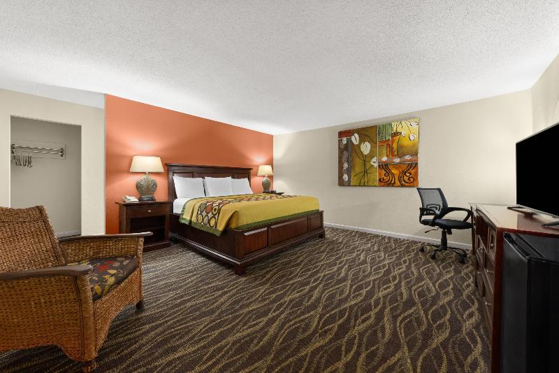 Super 8 by Wyndham New Orleans image
