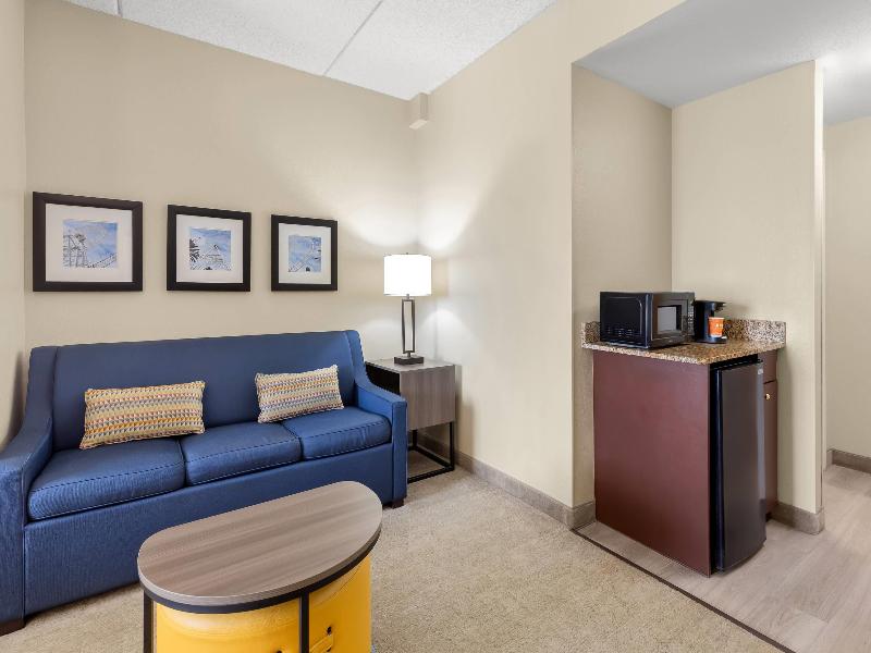 Comfort Suites Near Universal Orlando Resort image