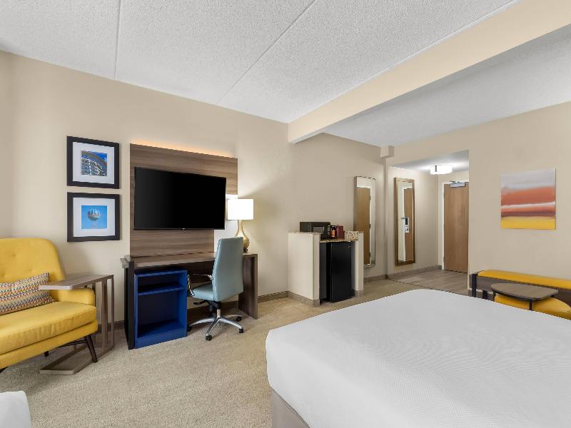 Comfort Suites Near Universal Orlando Resort image
