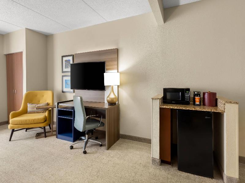 Comfort Suites Near Universal Orlando Resort image