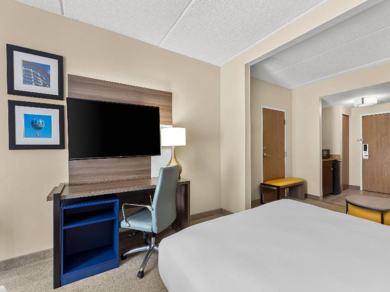Comfort Suites Near Universal Orlando Resort image