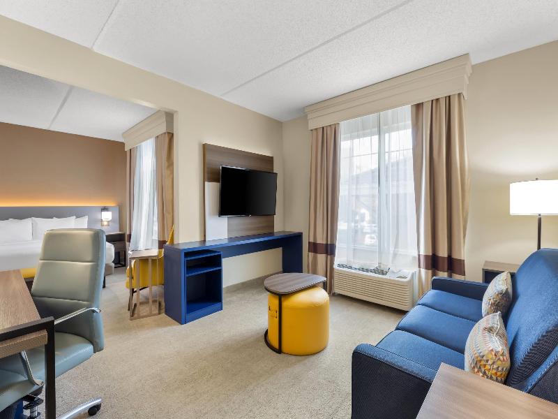 Comfort Suites Near Universal Orlando Resort image