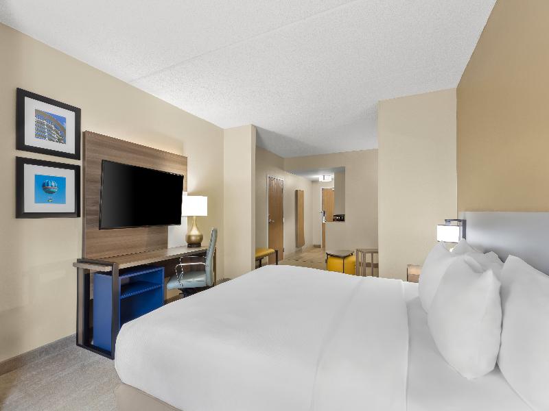 Comfort Suites Near Universal Orlando Resort image