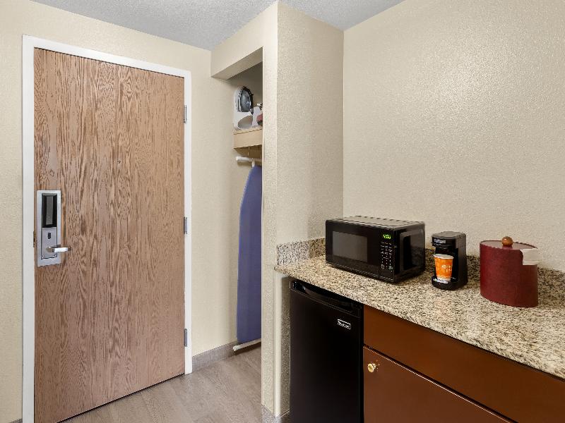 Comfort Suites Near Universal Orlando Resort image