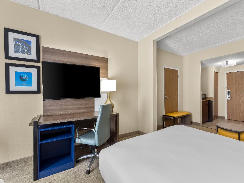 Comfort Suites Near Universal Orlando Resort image