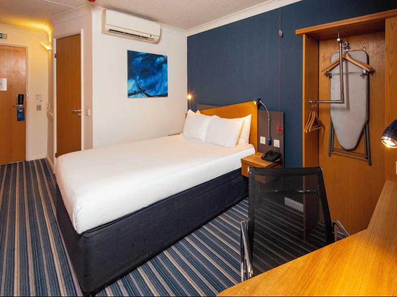 Holiday Inn Express Bristol City Centre image