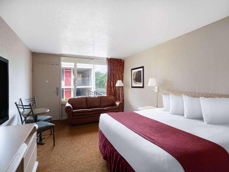 Ramada by Wyndham Kissimmee Gateway image