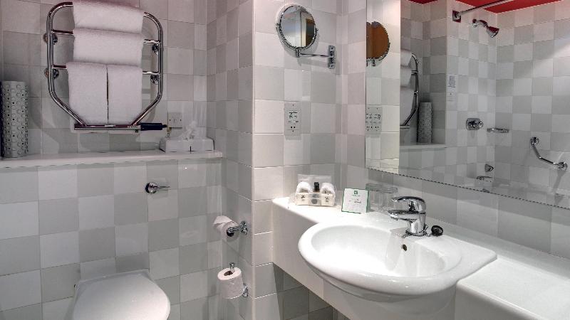 Holiday Inn Aylesbury image