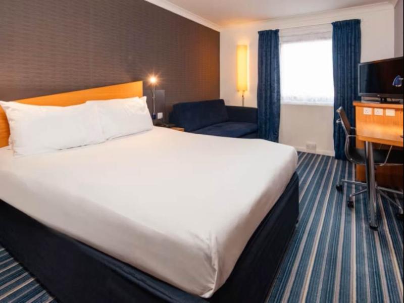 Holiday Inn Express Bristol - Filton image