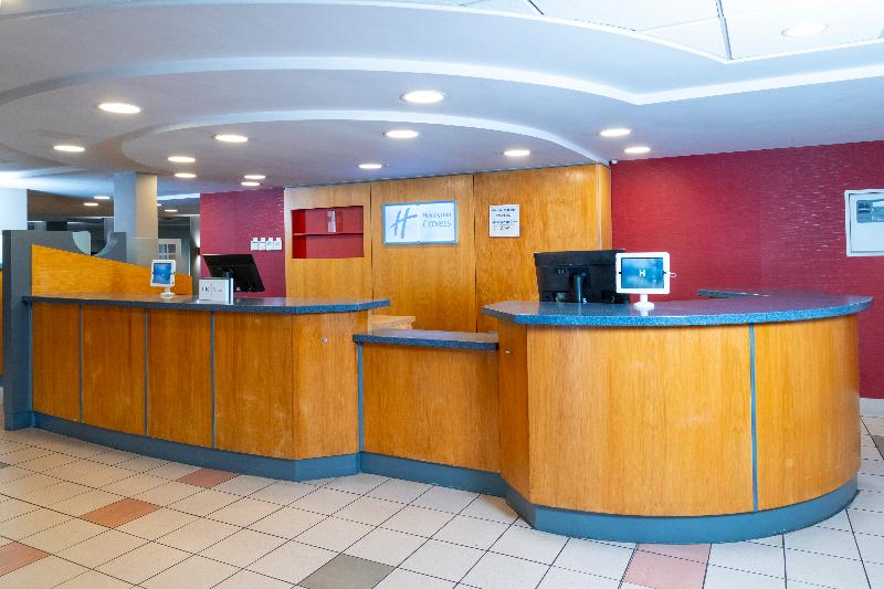 Holiday Inn Express Droitwich image