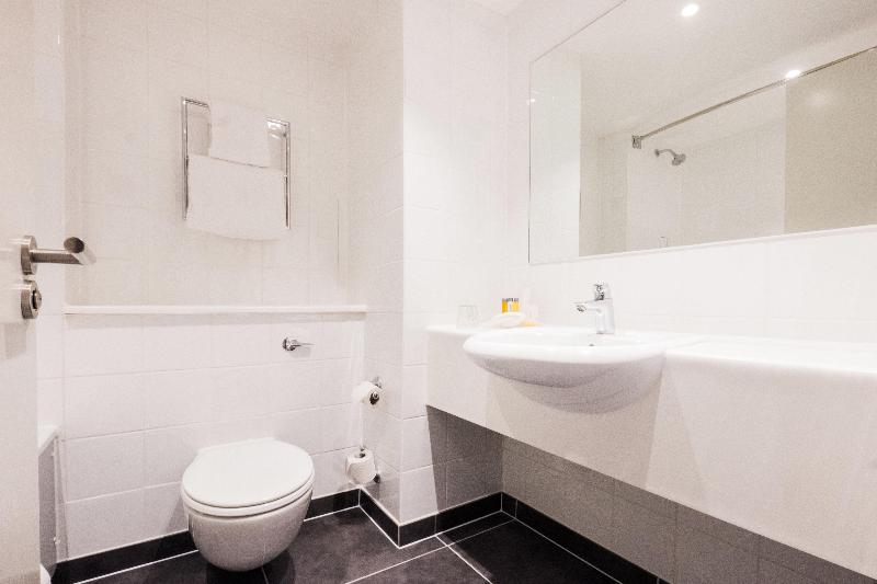 Holiday Inn Farnborough image