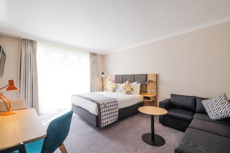 Holiday Inn Farnborough image