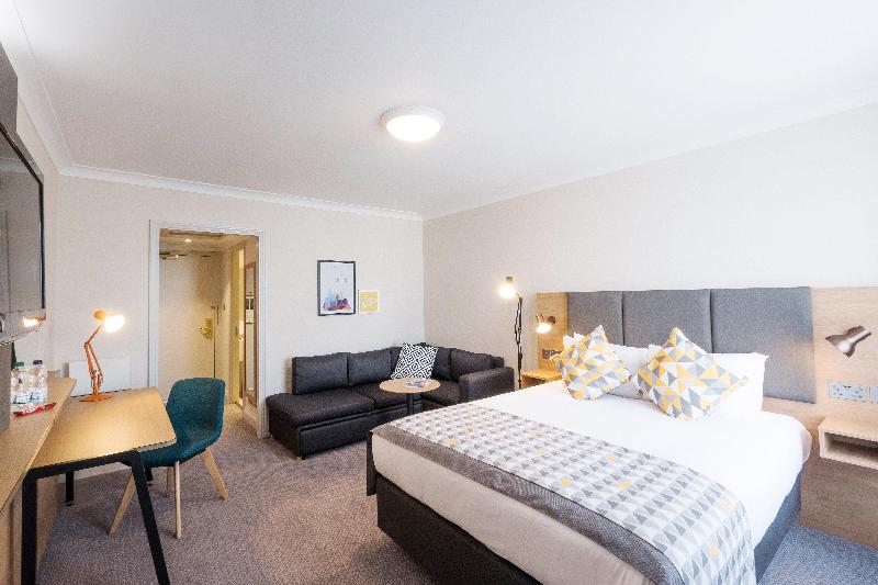 Holiday Inn Farnborough image