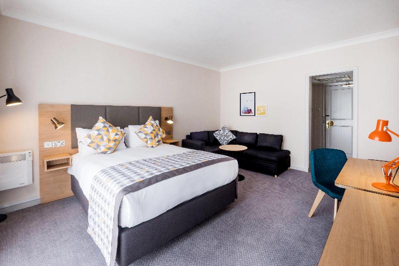 Holiday Inn Farnborough image