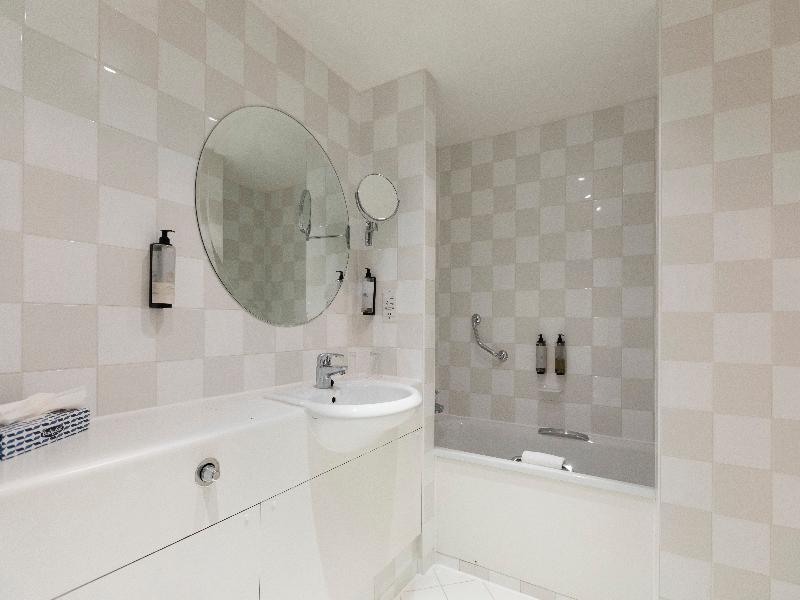 Holiday Inn Guildford image