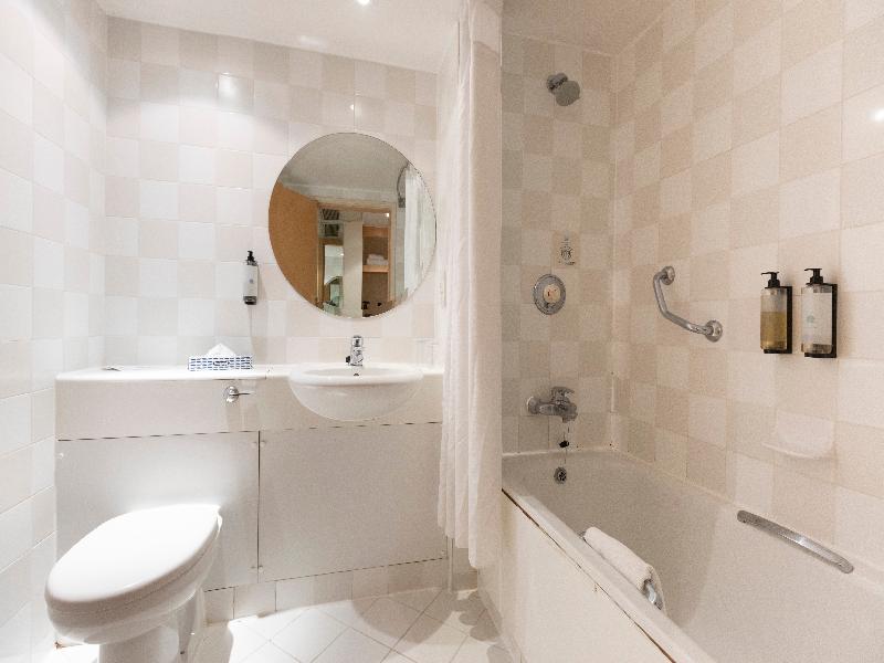 Holiday Inn Guildford image
