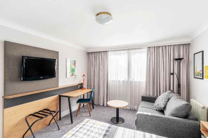 Holiday Inn Hemel Hempstead M1-J8 image