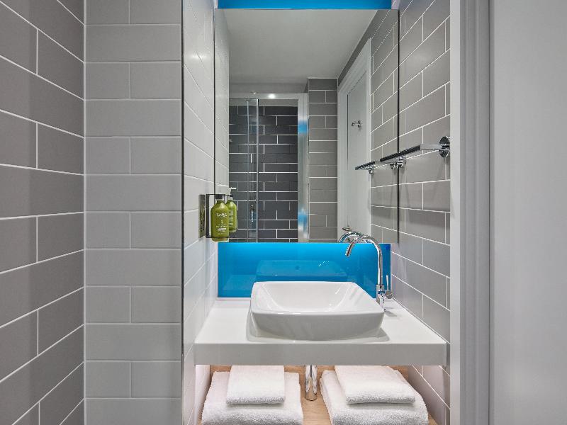 Holiday Inn Express London Limehouse image