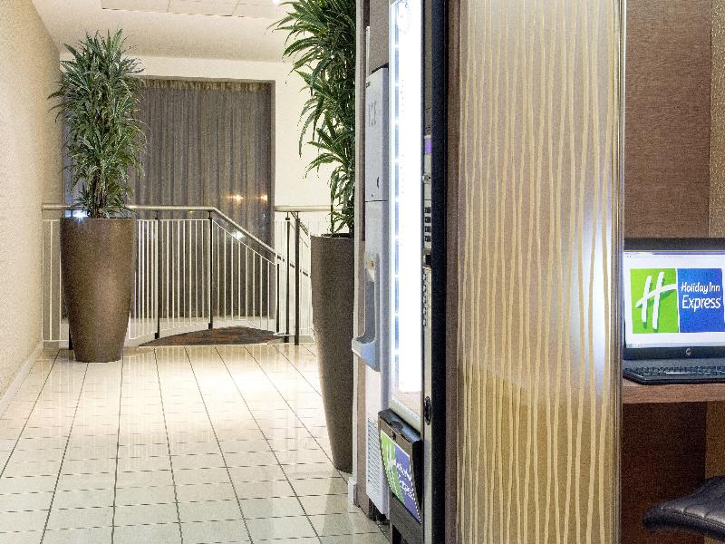 Holiday Inn Express London Limehouse image