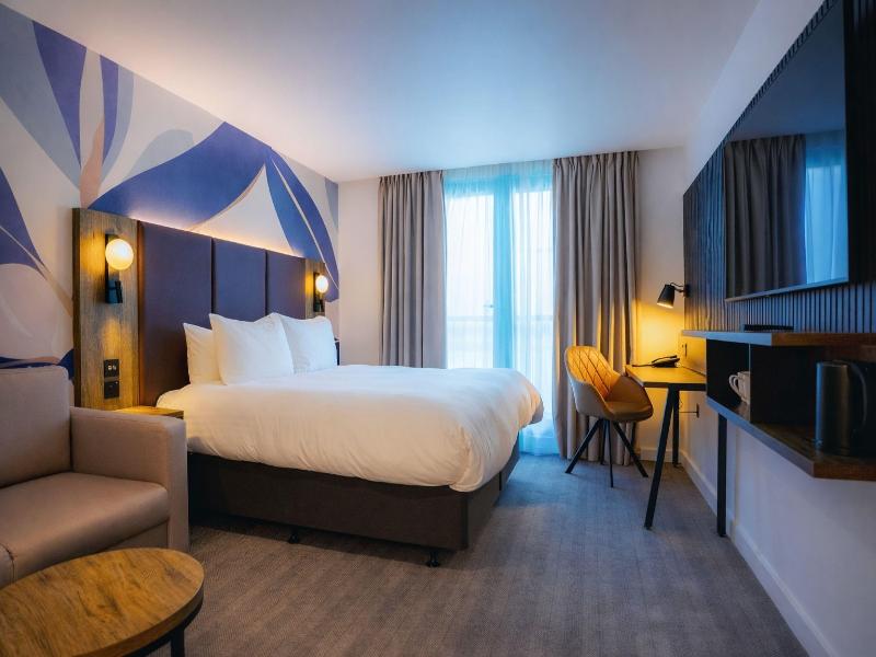 Holiday Inn London Camden Lock image