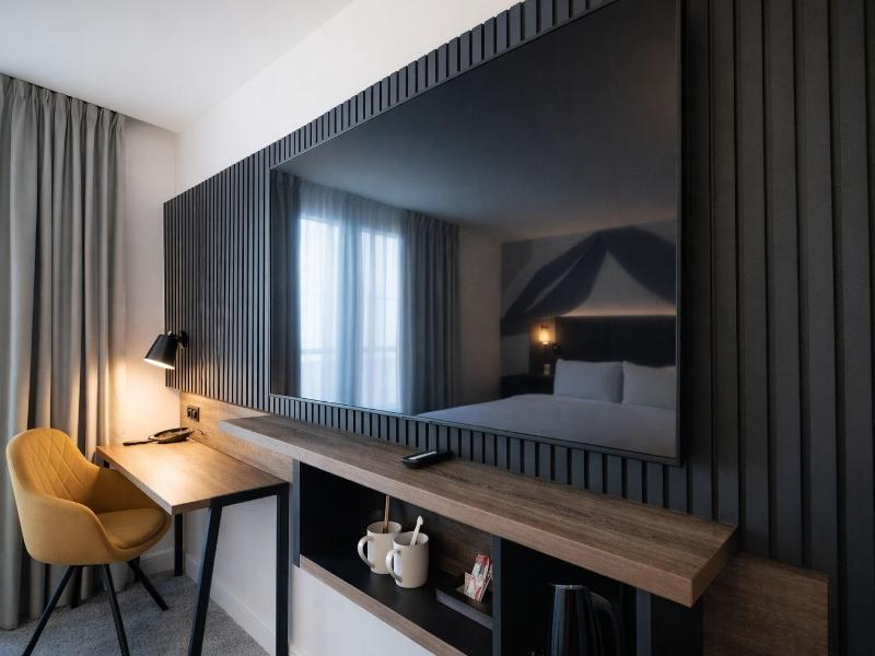 Holiday Inn London Camden Lock image