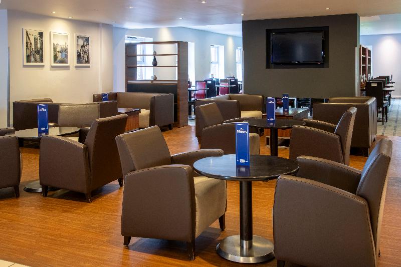 Holiday Inn Express Warwick - Stratford-upon-Avon image