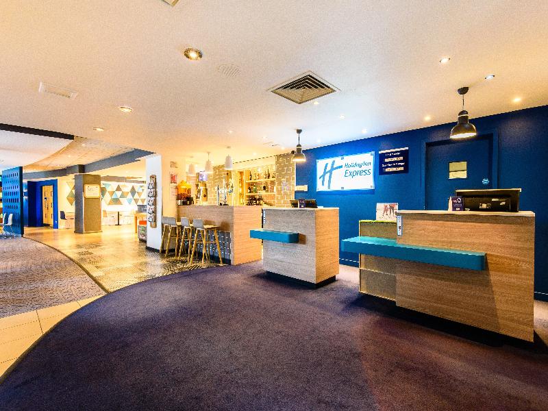 Holiday Inn Express Portsmouth Gunwharf Quays image