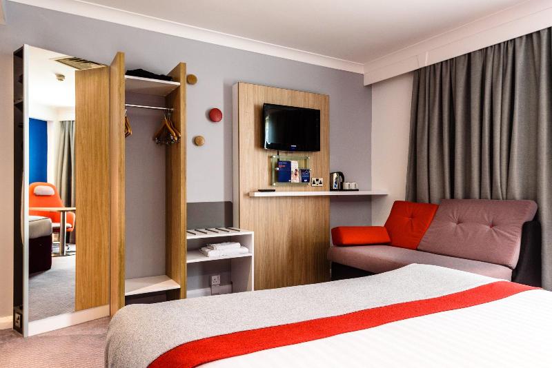 Holiday Inn Express Portsmouth Gunwharf Quays