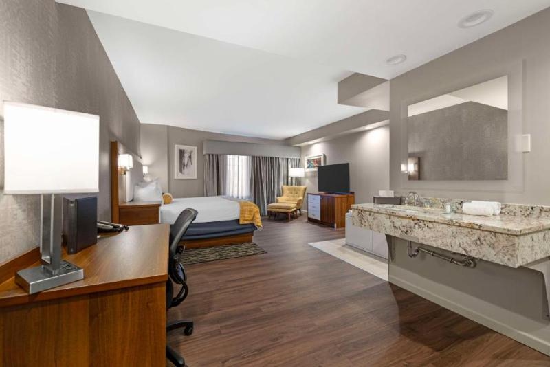 Best Western On The Avenue image